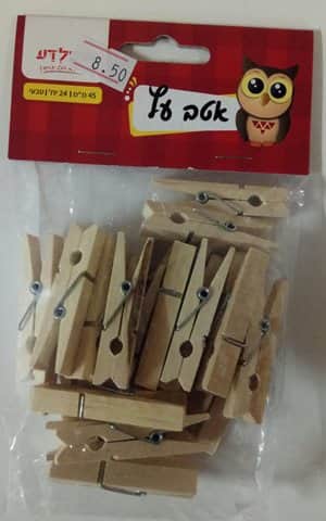 אטבי עץ בינוניים.