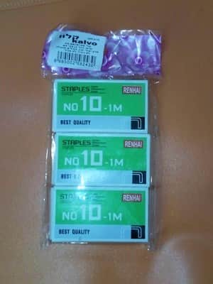 3סיכות מהדק קטן.